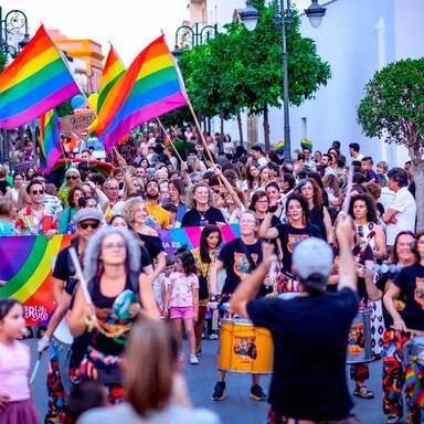 Hemos descubierto las iniciativas solidarias de Xlash, entre ellas su apoyo al colectivo LGBTIQ+