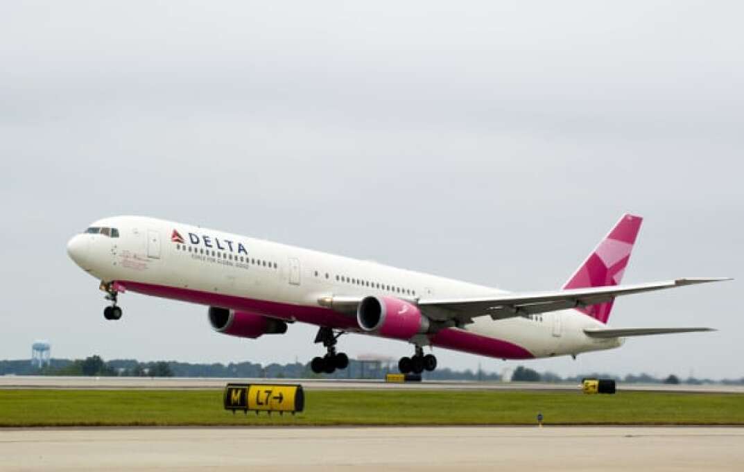 Delta: vuelo rosa contra el cáncer