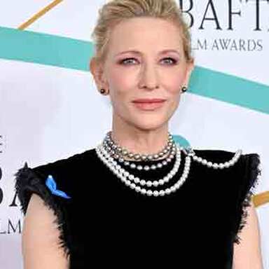 Cate Blanchett deslumbra en los Bafta con un maquillaje súper luminoso creado por Armani Beauty