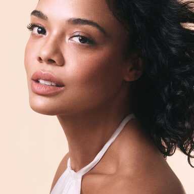 Tessa Thompson, embajadora de Armani