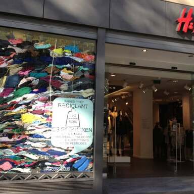 Reciclar ropa en H&M se traduce en ayuda humanitaria